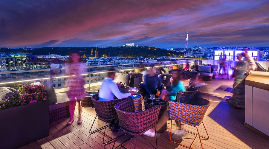 SkyBar: Party in the Clouds