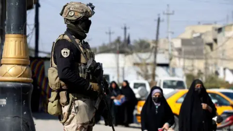 Baghdad clashes police Iran-backed militias