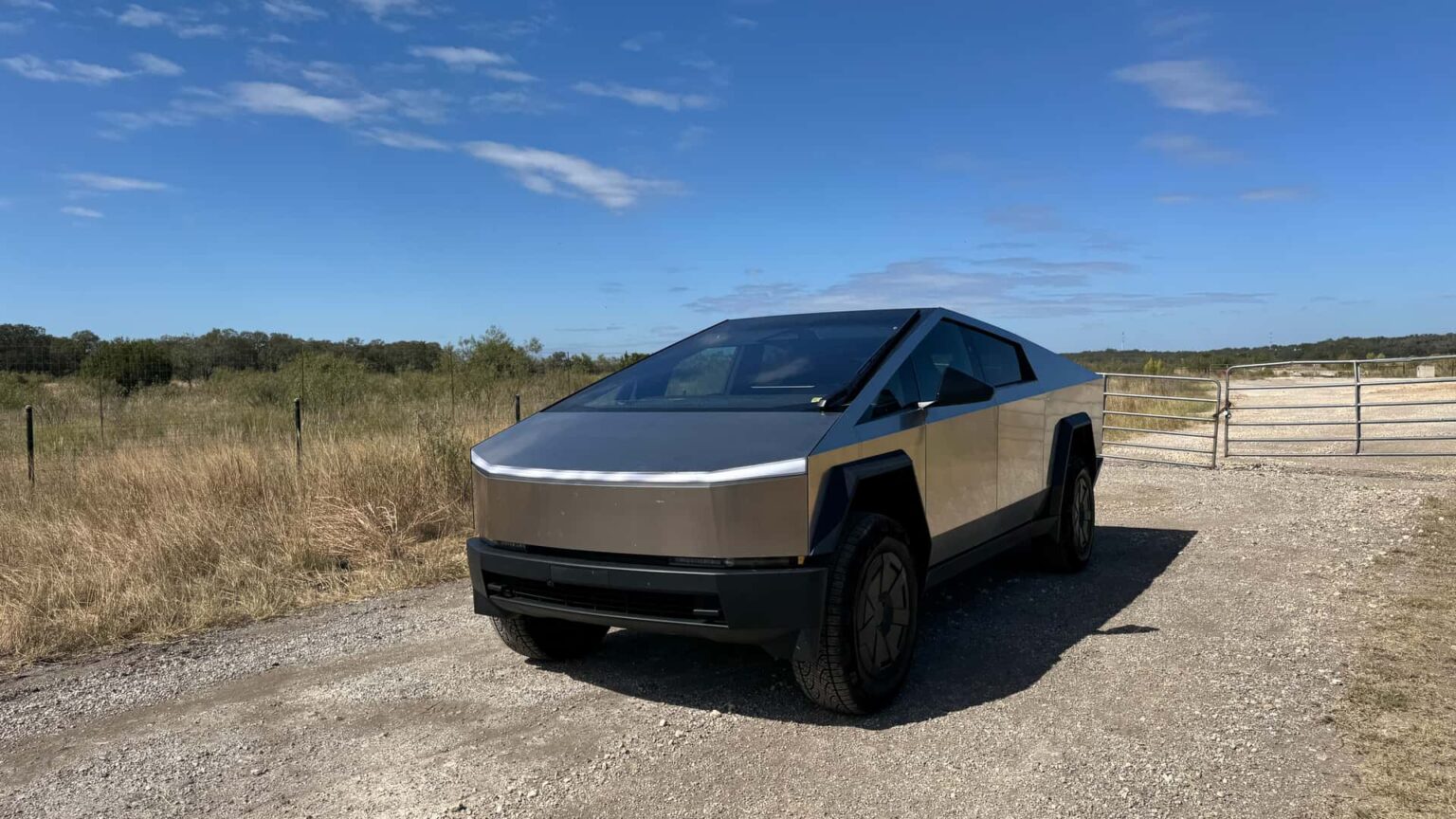 Tesla Cybertruck Saudi Arabia
