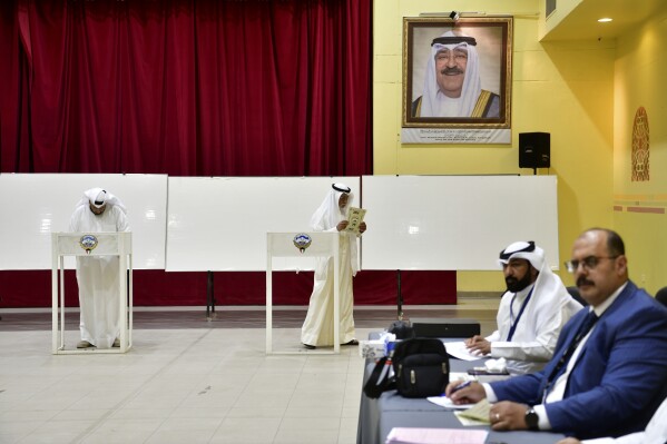 Kuwait judges replacement plan